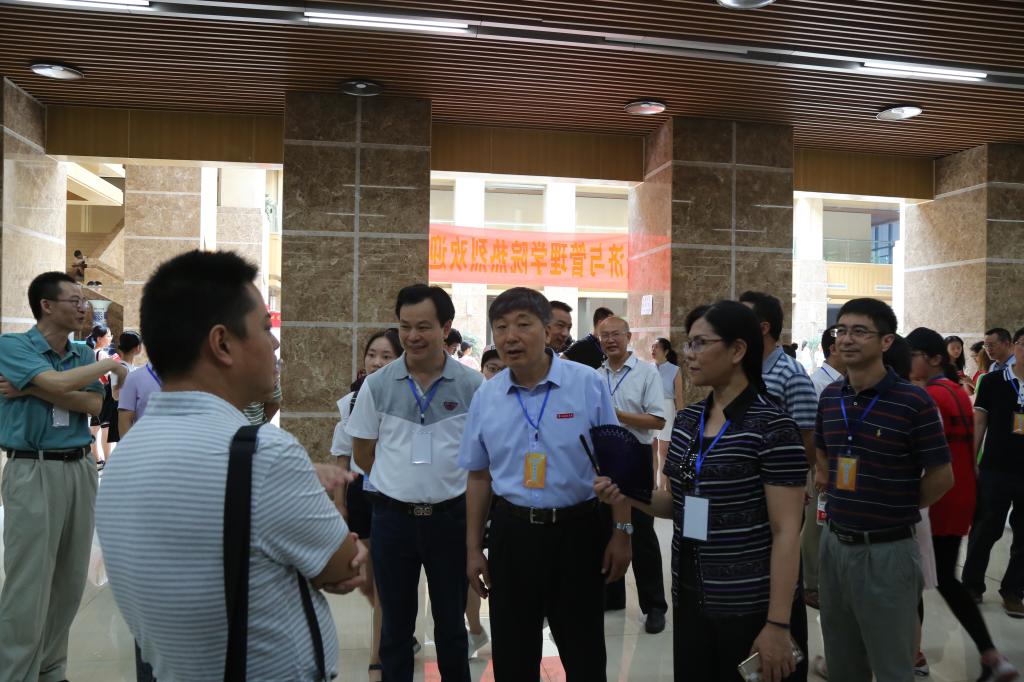 学校领导莅临现场指导工作
